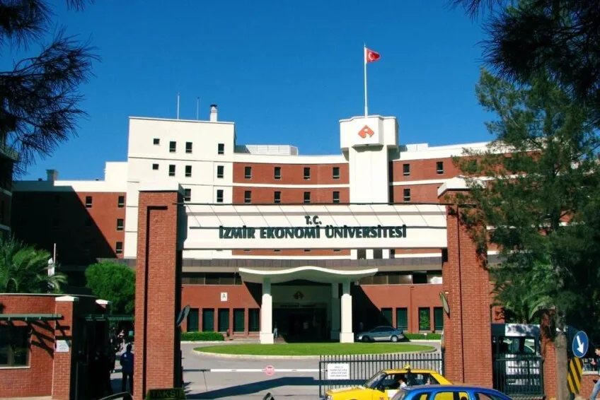 جامعة إزمير الاقتصادية